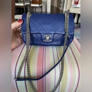 CHANEL Blue Quilted Bag with Silver Chain